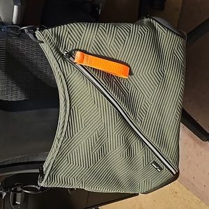 Olive Go Dash Dot tote/gym Infinity bag